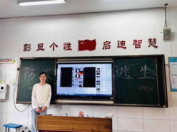 全环境立德树人  火灾演练，防患未“燃”——记武城县育才实验学校模拟夜间火灾逃生演练